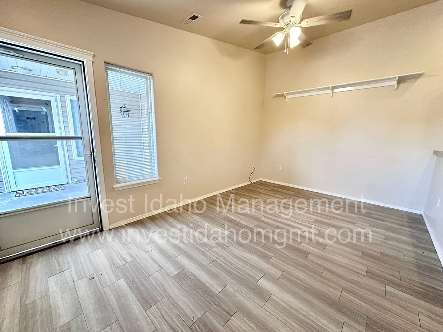 Poplar — Photo 4