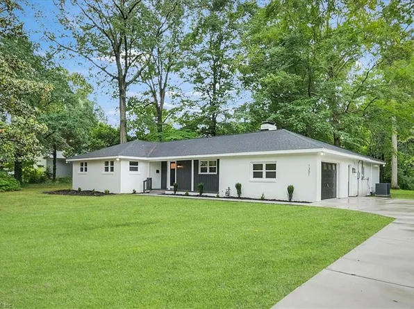 1301 Lakeside Rd, Virginia Beach, VA 23455