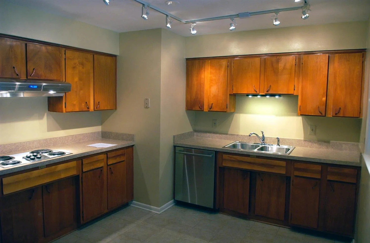 3 bed, 1.5 bath, 1398 sqft, $2,000 — Photo 3