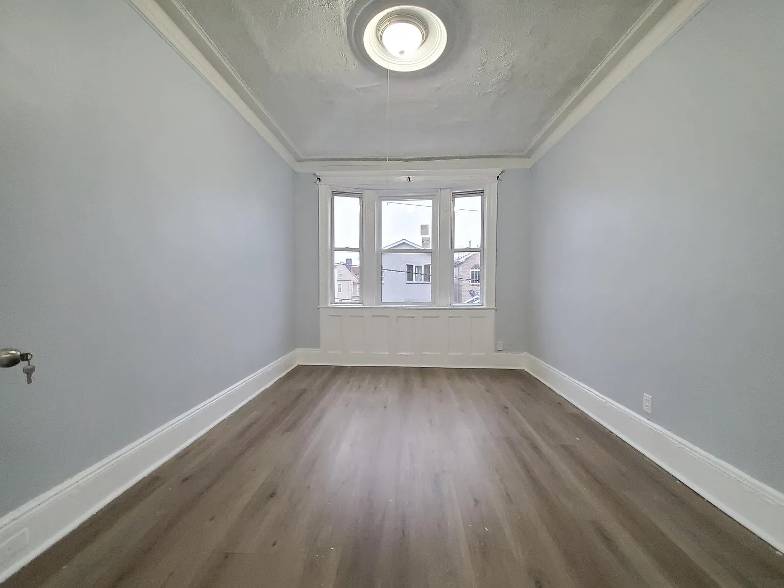 3 bed, 1000 sqft, $2,100 — Photo 4