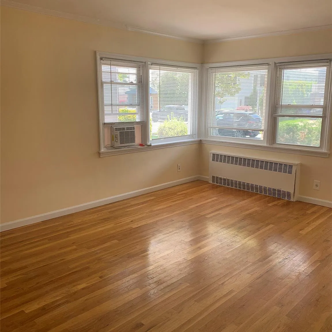2 bed, 1.0 bath, 1970 sqft, $3,100 — Photo 4