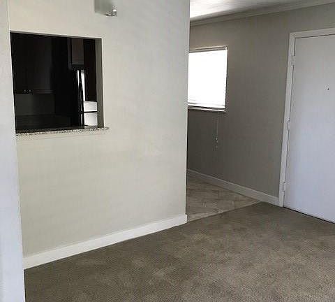 3rd image of 500 Glenwood Cir APT 527