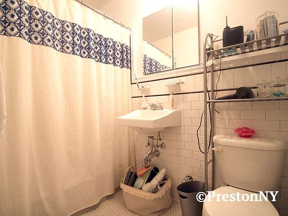 4th image of 531 W 45th St APT 1C