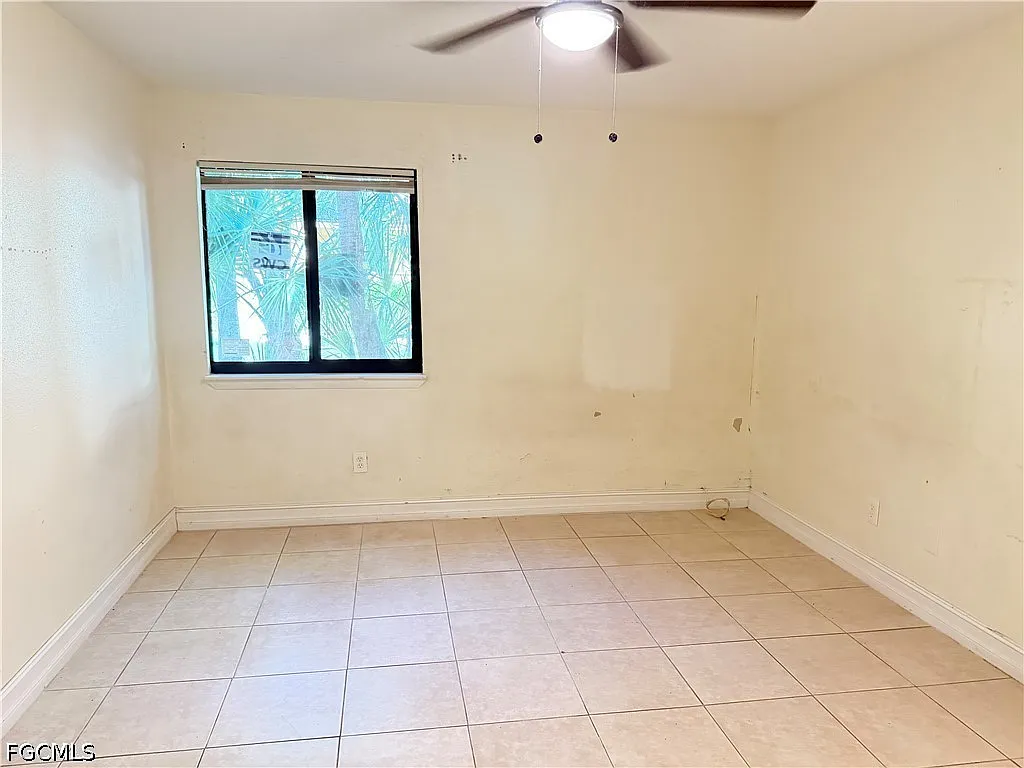 2875 Winkler Ave — Photo 4