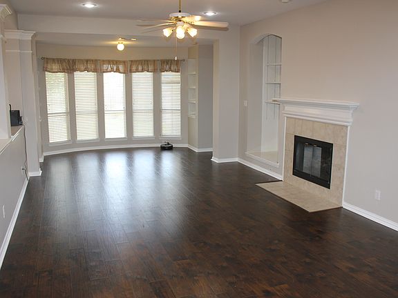 3rd image of 6417 Greenbriar Ln