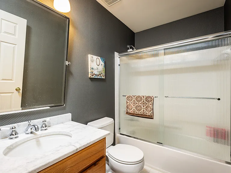 703 W Oakmeade Dr — Photo 23