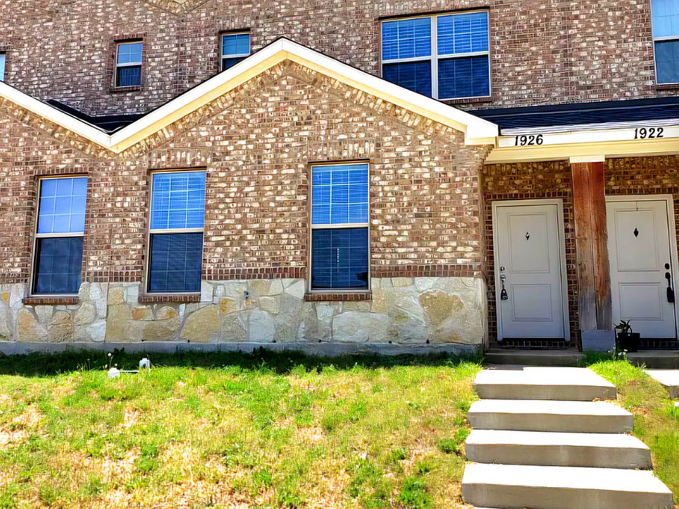 1st image of 1926 Timber Oaks Dr