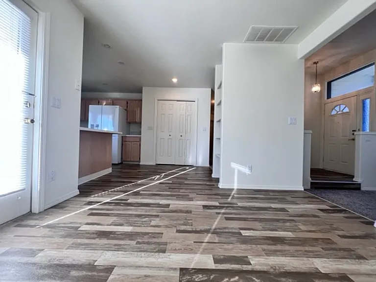 411 N Edgewood Ln — Photo 5