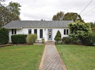 107 Oceanside St, Islip Terrace, NY 11752