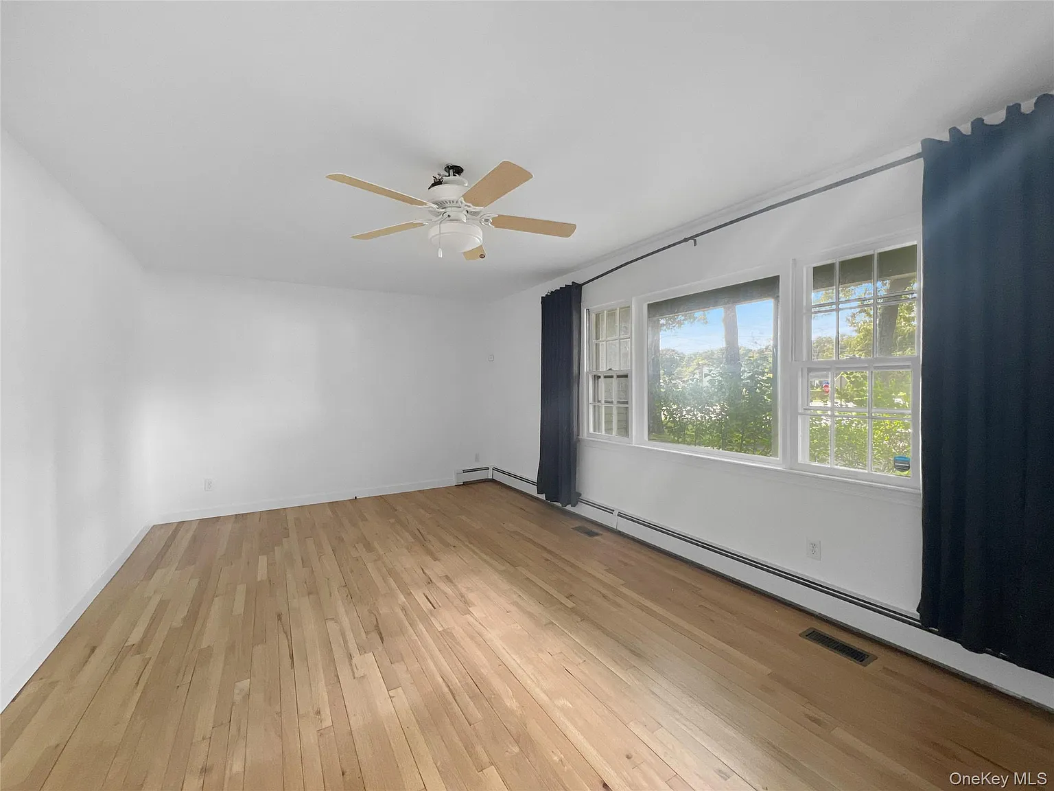 3 bed, 2.0 bath, 1400 sqft, $3,500 — Photo 4