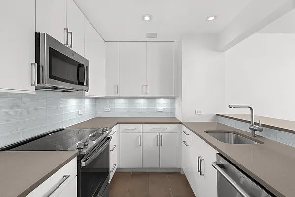 Rented by Compass | media 7