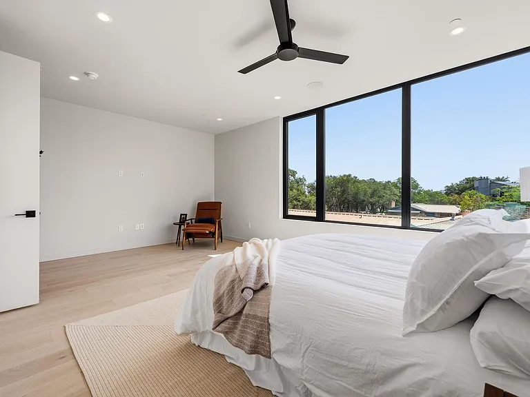 1403 Barton Hills Dr #3 — Photo 25