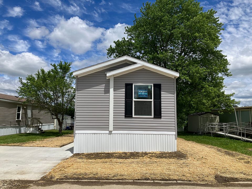 1st image of 1181 Hawthorne Dr #1181