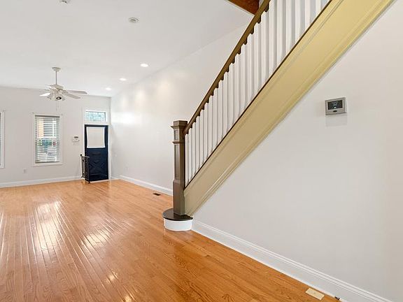 4th image of 905 S East Ave