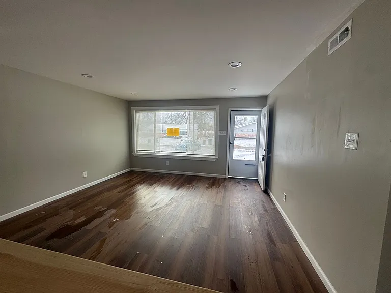9744 Lanier Dr — Photo 3