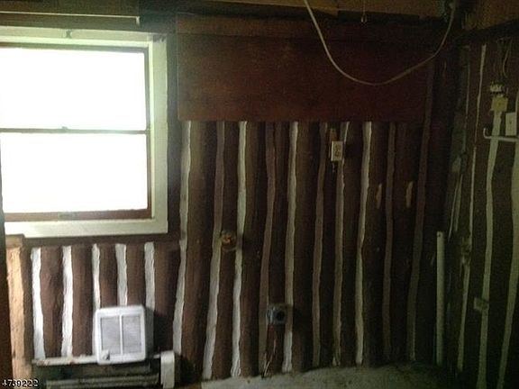 5th image of 15 E Shore Trl