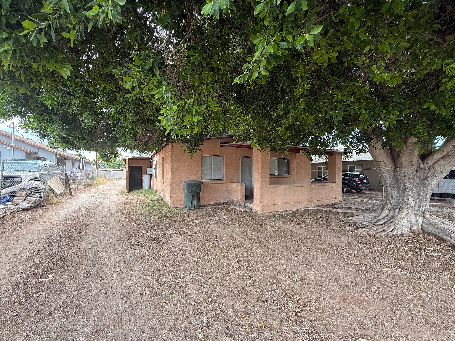 3 bed, 1000 sqft, $1,350 — Photo 1