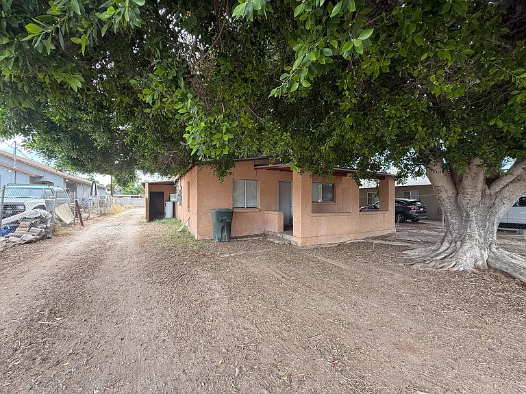 722 S Vaughn Ave — Photo 1