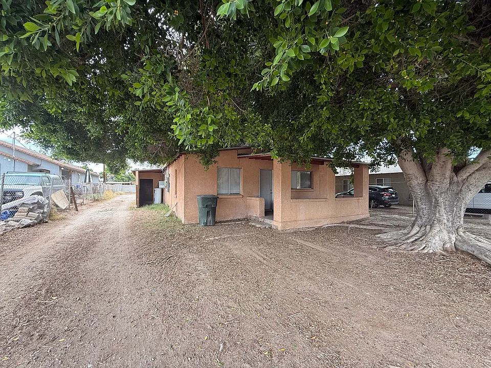 722 S Vaughn Ave
