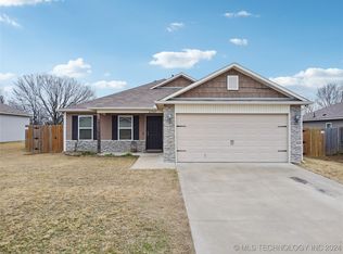 23365 S Donna Ln, Claremore, OK 74019