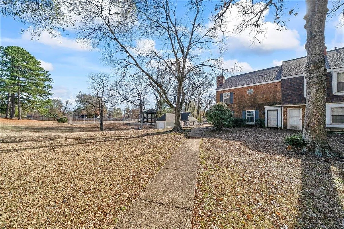 3 bed, 2.5 bath, 1702 sqft, $1,650 — Photo 2