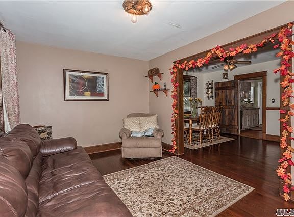 4th image of 8 Bayview Ave