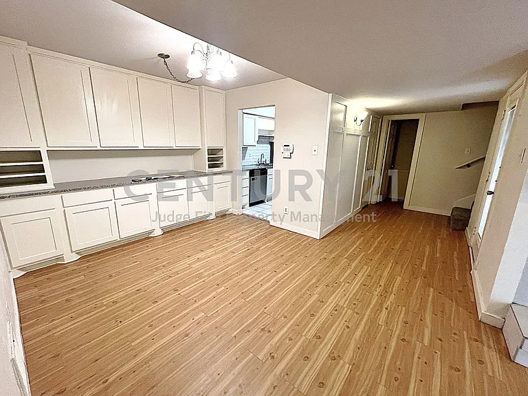 725 Cain St — Photo 3