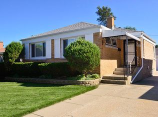 5135 Suffield Ct, Skokie, IL 60077