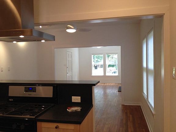 4th image of 833 E Magnolia Ave