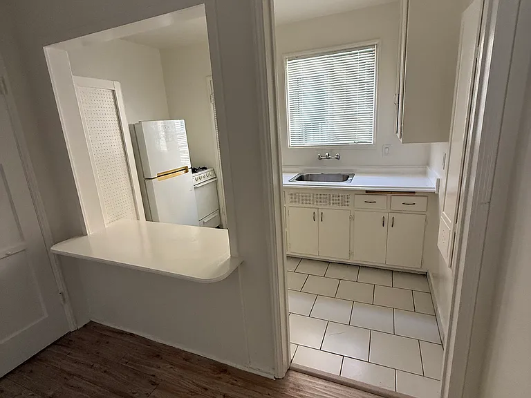 302 N Louise St #13 — Photo 4