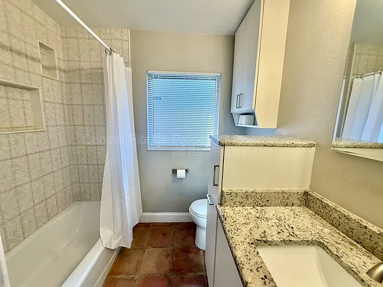 2619 E Washington St — Photo 17