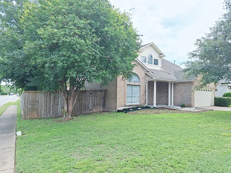 2122 Wheaton Trl — Photo 3