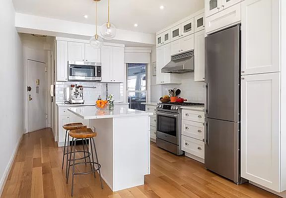 3rd image of 126 W 73rd St APT 4-C