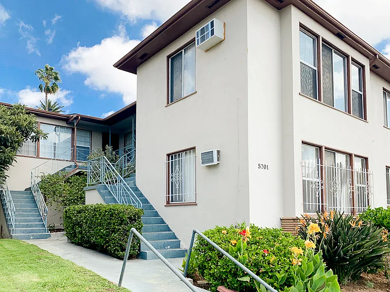 5701 San Vicente Blvd #1 — Photo 10