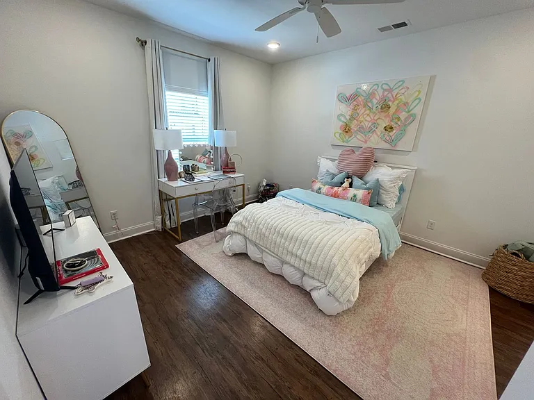 662 Cottage Grove Cir — Photo 2