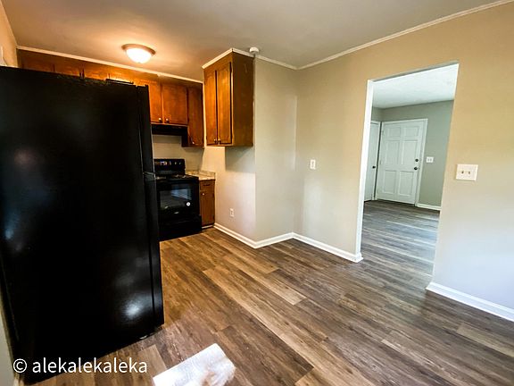 5th image of 611 W Whittington St