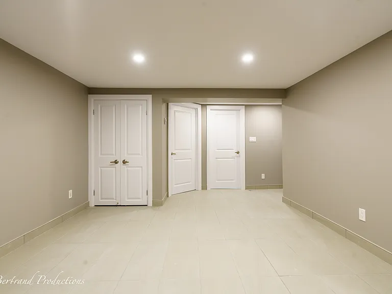 735 Lasalle Blvd — Photo 16