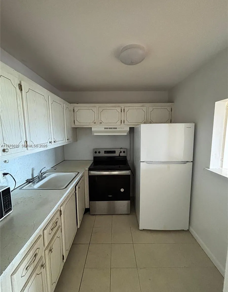 Windsor Condos — Photo 4