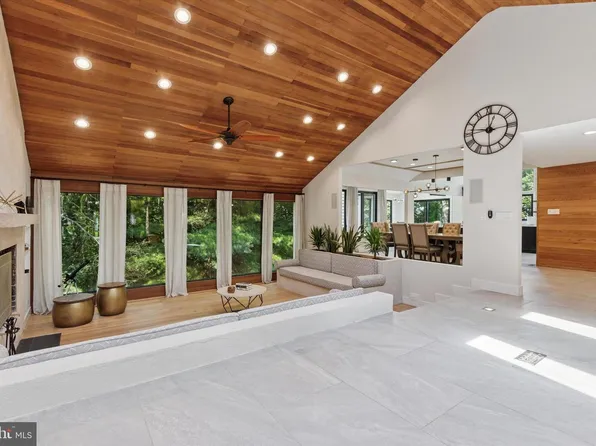 1220 Valley Rd, Villanova, PA 19085