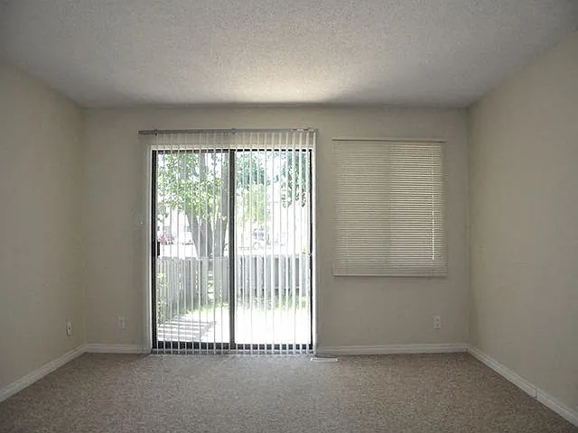 204 Cassils Rd E — Photo 13