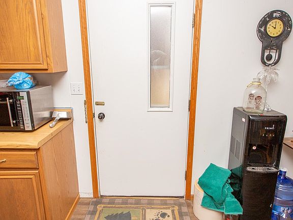 5th image of 202 E 2nd St
