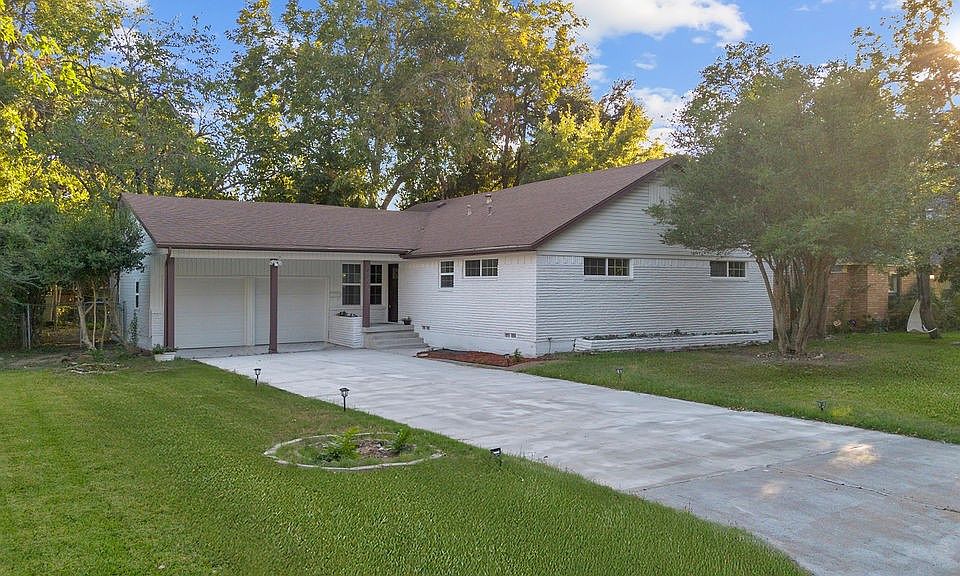 1st image of 2972 Selma Ln