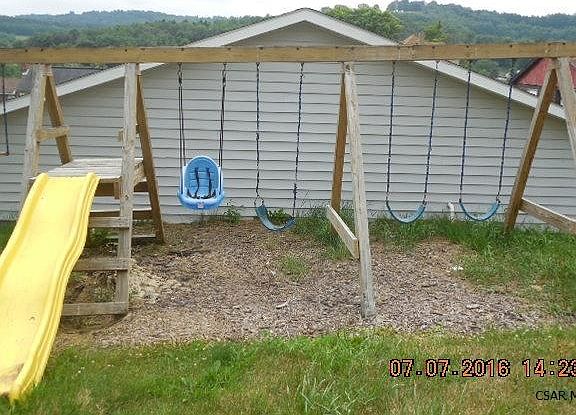 5th image of 2406 Lovell Ave