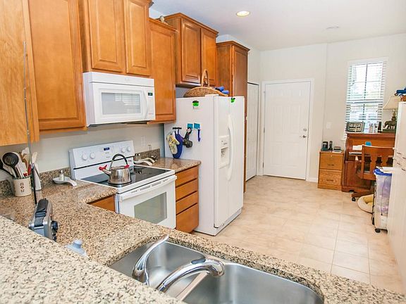 4th image of 211 Cypress Bay Dr