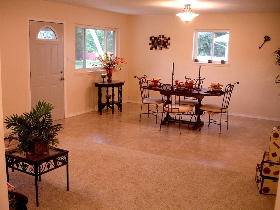 Dining Room-Entry