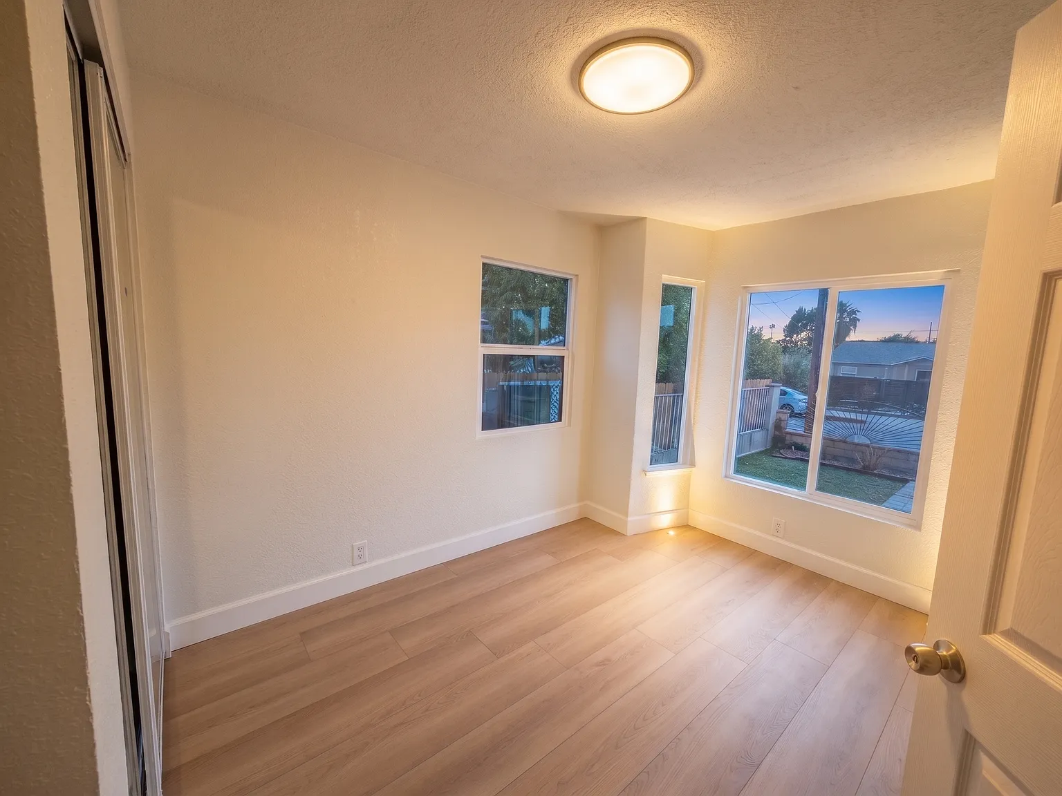 3 bed, 1.5 bath, 1200 sqft, $3,695 — Photo 4
