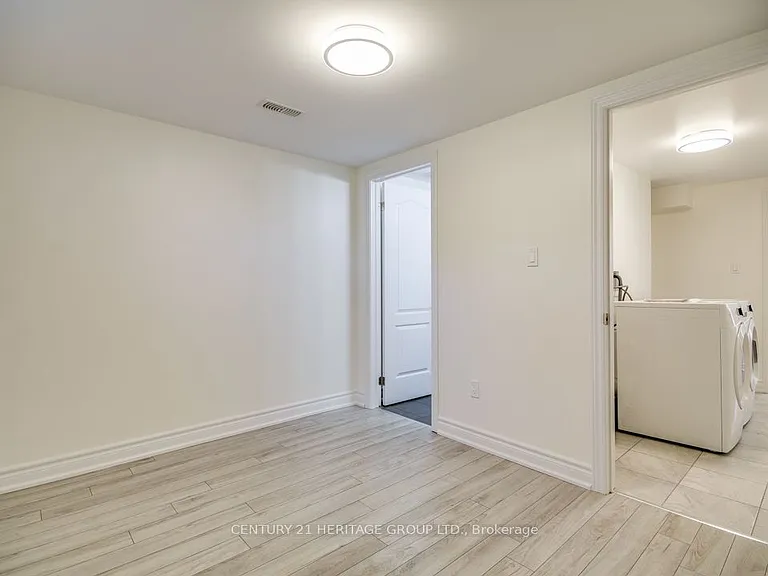 293 Labrador Dr #B — Photo 6