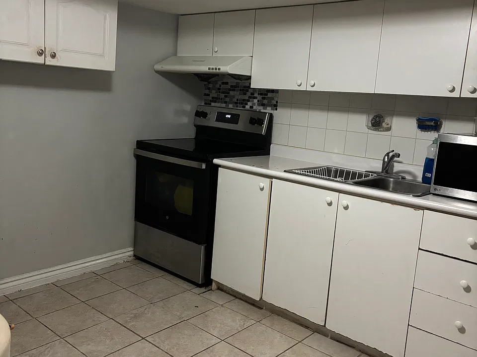 113 Pemberton Ave #BASEMENT