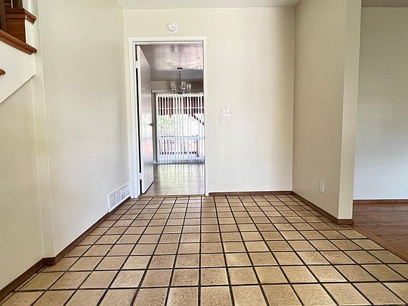 3rd image of 893 Rubis Dr
