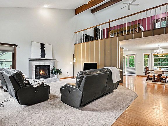2nd image of 2415 W Nina Ln